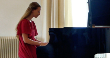 Sara Petz gewinnt vier Preise bei internationalem Klavierwettbewerb