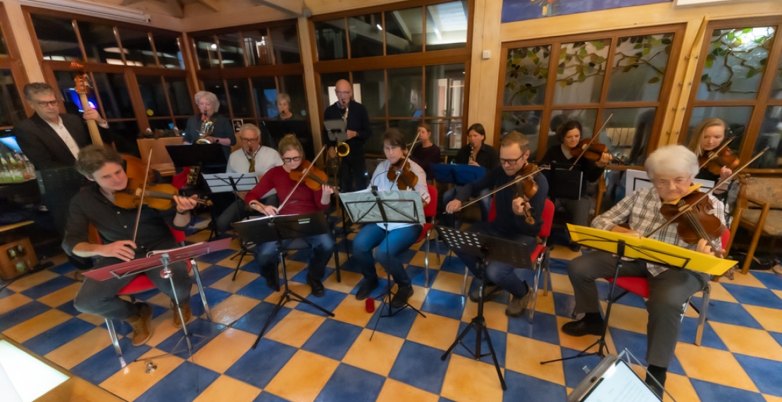 Das Orchester MuKo im Seniorenheim