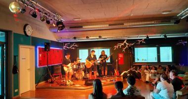 Die Rockwerkstatt 2 auf der Bühne des Jugendtreff Kolbermoor