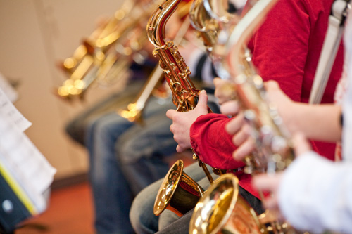 Ausschnitt eines Ensembles mit Blasinstrumenten