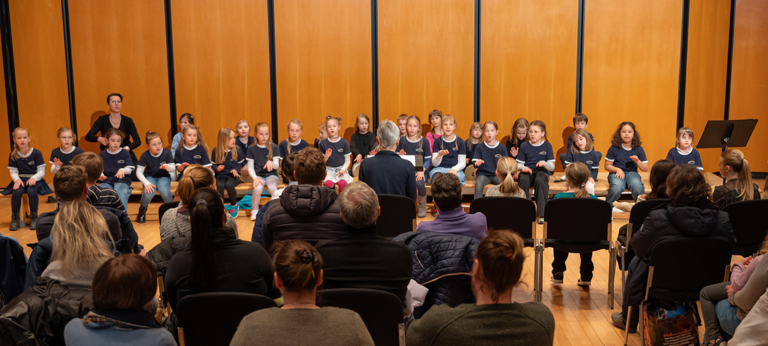 Kinderchor, Grundkurs im Mareissaal Kolbermoor Kinderchor, Grundkurs im Mareissaal Kolbermoor